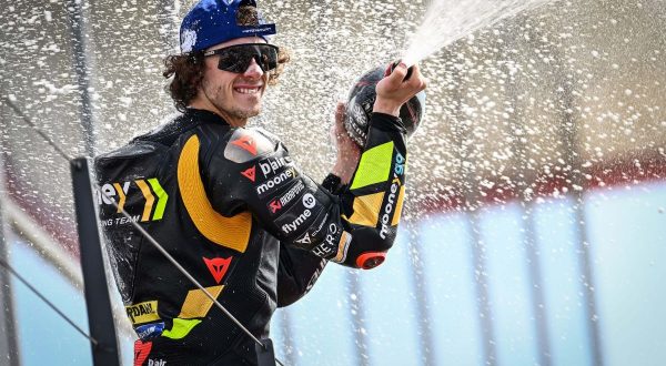 Bezzecchi vince in Argentina e guida Mondiale, tripletta Ducati
