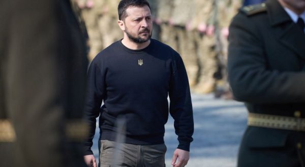 Ucraina, Zelensky “Il mondo reagisca sulla decapitazione dei soldati”