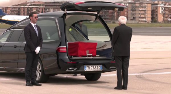 Attentato Tel Aviv, Mattarella accoglie a Ciampino la salma di Parini