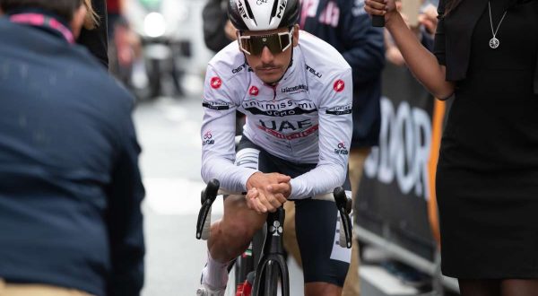 Almeida vince sul Monte Bondone, Thomas in maglia rosa