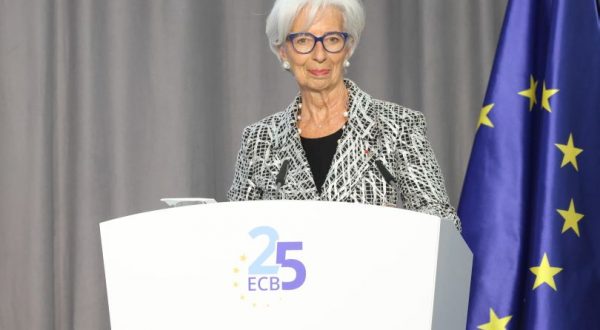 Bce, Lagarde “Il 2022 punto di svolta per la politica monetaria”