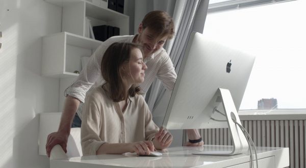 Torna il premio letterario Amazon Storyteller