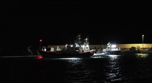Immigrazione, 2 morti e 32 dispersi al largo di Lampedusa