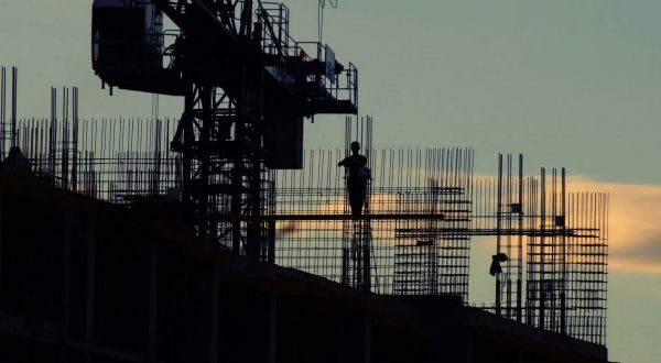 Costruzioni, cala la produzione