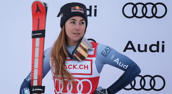 Grave infortunio per Goggia, doppia frattura in allenamento