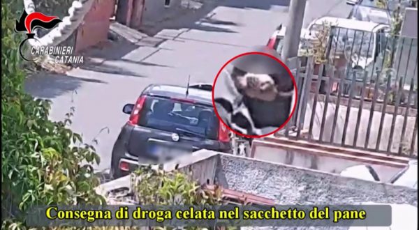 Centrale spaccio di cocaina in un panificio a Catania, 9 arresti