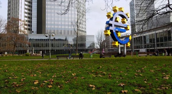 Bce, i tassi d’interesse restano invariati