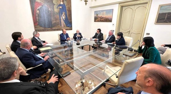 Gestione rifiuti, incontro tra Regione e Anci Sicilia sui costi per i comuni