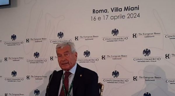 Confcommercio, più forza lavoro e produttività per recuperare il gap