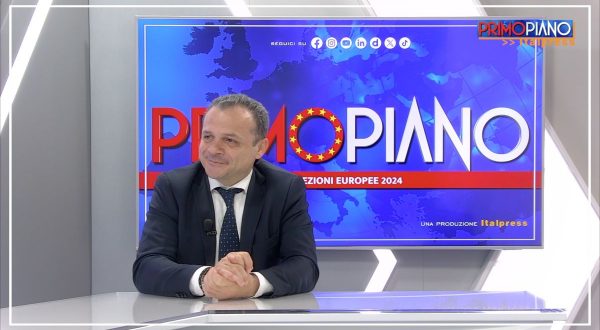 De Luca “Sondaggi ci danno in crescita, l’Europa faccia il suo mestiere”