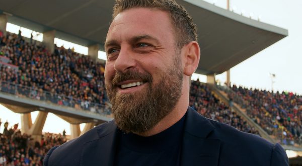 La Roma conferma De Rossi “Resta con noi”