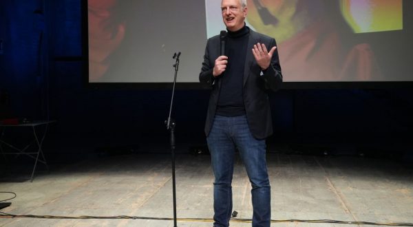 Tv, stop allo scrittore Scurati su Rai 3. Insorgono le opposizioni