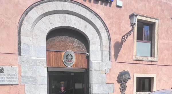 Estorcevano denaro ad un imprenditore, due arresti nel Messinese