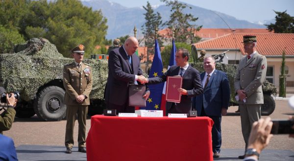Difesa, accordo Italia-Francia sul polo industriale terrestre europeo