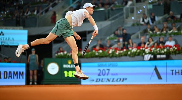 Sinner piega Khachanov e vola nei quarti a Madrid