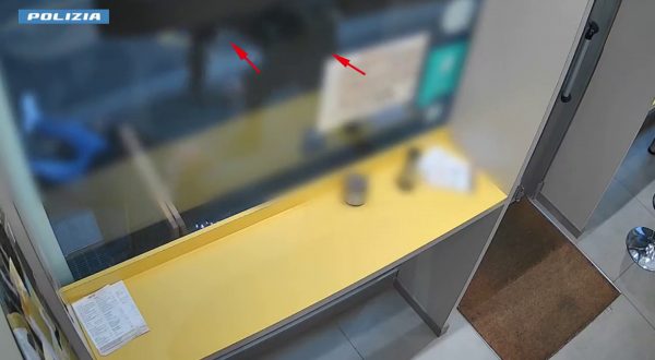 Milano, gli fratturano il volto per rubargli un orologio. 3 arresti