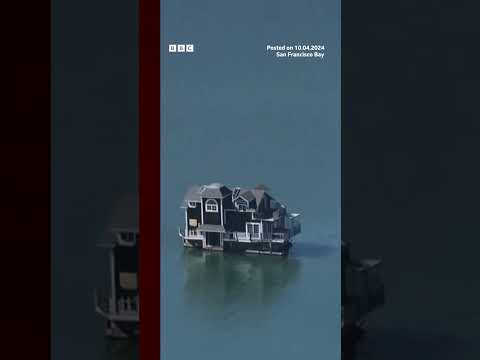 A two-storey houseboat was towed through San Francisco bay. #SanFrancisco #Shorts #BBCNews