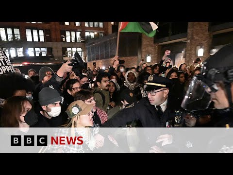 University protests: Protesters defy Columbia deadline to leave campus | BBC News