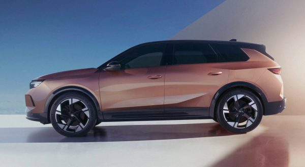 Opel, arriva il nuovo Grandland e sarà veramente grande