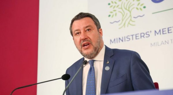 Salvini “Ci vuole più Italia in Europa, poteri forti non ci amano”