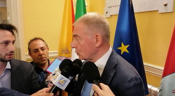 Patto delle Aci, Urso “Fare sistema tra i comuni del territorio”