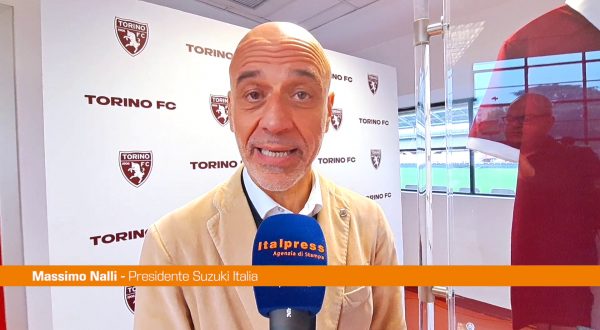 Suzuki in granata su maglia speciale Torino