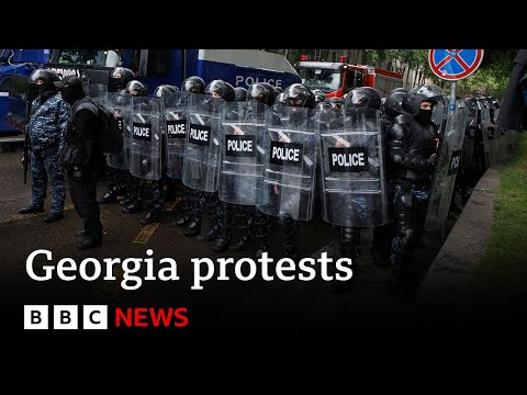 ‘Kremlin-like’ law passed in Georgia as protests continue | BBC News