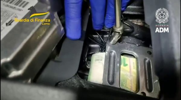 Intercettati al valico di Brogeda circa 220.000 euro non dichiarati