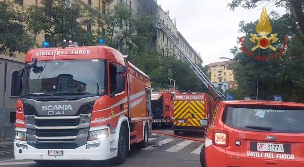 Incendio in un edificio di Milano, 3 vittime