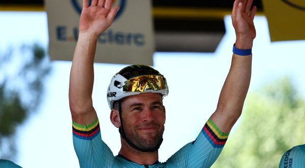 Cavendish vince la 5ª tappa al Tour e fa 35, superato Merckx