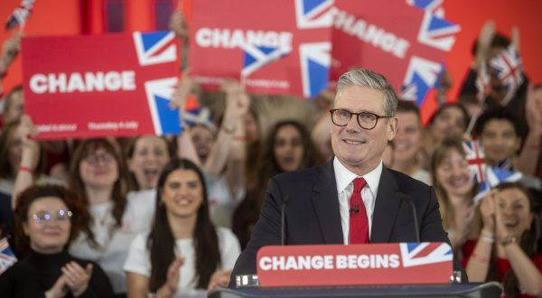 In Gran Bretagna trionfano i laburisti, Starmer nuovo premier