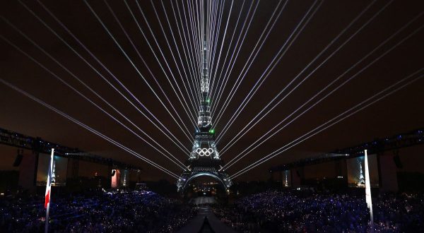 Show sulla Senna e gran finale al Trocadero, è l’ora di Parigi