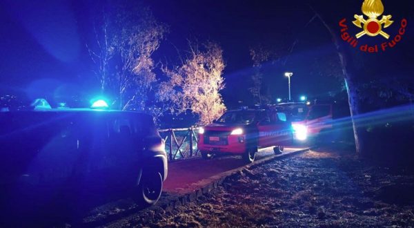 Maxi incendio a Roma, avanti con le operazioni di spegnimento e bonifica