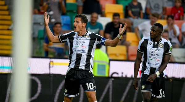 Parma ribaltato, l’Udinese vola in testa alla classifica