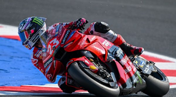 A Misano vince Bastianini davanti a Martin, Bagnaia cade