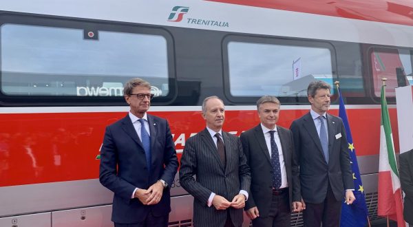Fs, presentato a Berlino il nuovo Frecciarossa 1000 di Trenitalia