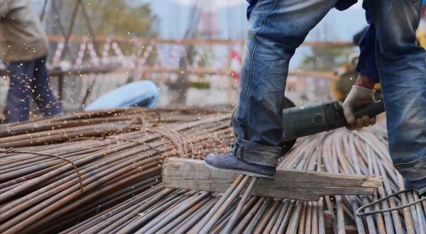 Edilizia in contrazione per il quinto mese