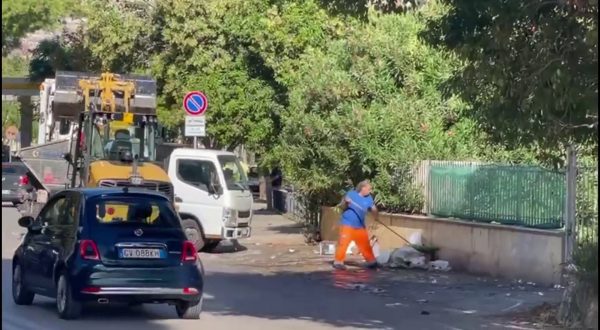 A Mondello differenziata non decolla e la Rap mette in campo le ruspe