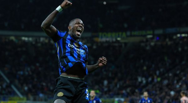 Tripletta Thuram, Inter batte 3-2 il Torino