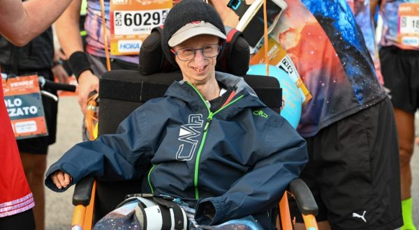 Morto all’età di 28 anni Sammy Basso, Meloni “Esempio di positività”