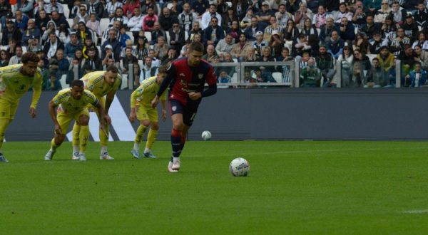 Juventus-Cagliari 1-1, decidono i rigori di Vlahovic e Marin
