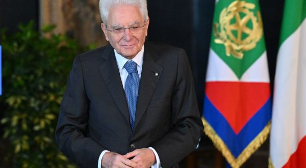 Mattarella “Strada lunga per la parità di genere nelle retribuzioni”