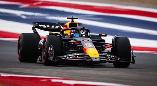 Verstappen pole nella sprint di Austin, seconda fila Leclerc