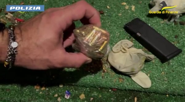 Traffico di droga tra Napoli e provincia, 15 arresti