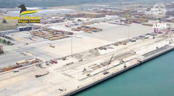 Maxi sequestro di droga al porto di Gioia Tauro