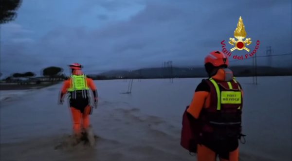 Maltempo in Toscana, esondazioni e trenta opersone soccorse