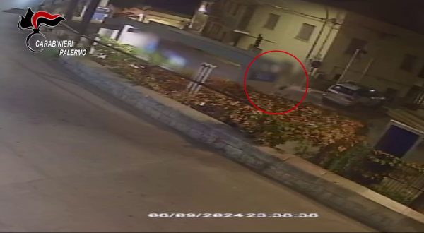 Evade dai domiciliari e spara in piazza, arrestato nel palermitano