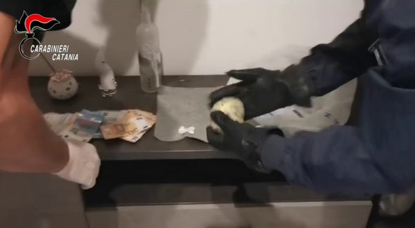 Scovato un deposito della droga a San Cristoforo a Catania