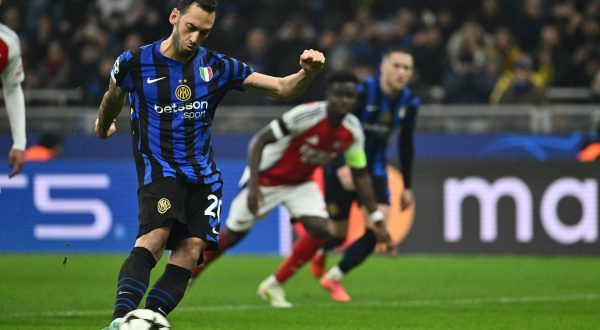 Calhanoglu su rigore, a San Siro Inter-Arsenal 1-0