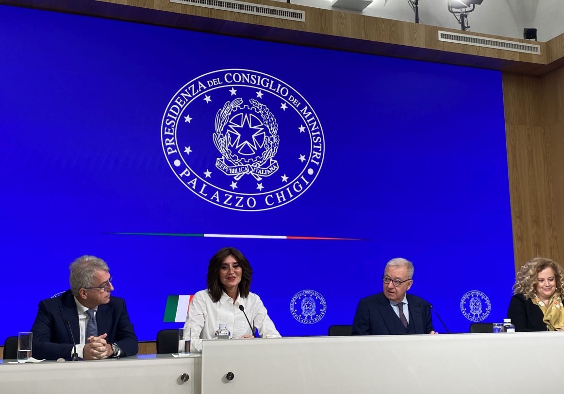 Mantovano &ldquo;Difendere la ricerca da ingerenze straniere&rdquo;